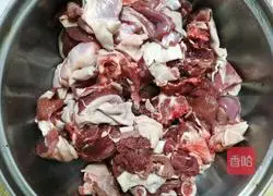 Illustration of how to cook black goat meat with Hakka rice wine 1