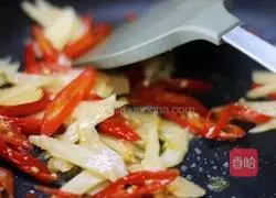 Illustration of how to stir-fry pork liver with onions 5