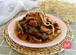 Illustration of how to stir-fry meat slices with mushrooms 12