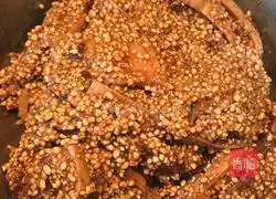 Illustration of how to make rice noodles and meat with childhood taste 5