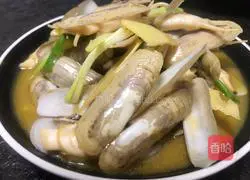 Illustration of how to stir-fry the Holy Son with green onion and ginger 4