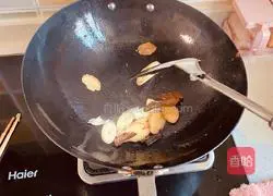 Illustration of braised lion head home-style version 7