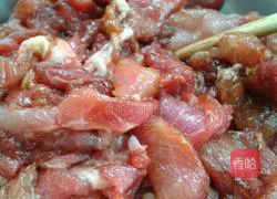 Illustration of how to make fried meat with green pepper 2