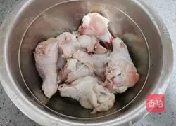 Illustration of how to make roast chicken legs 1