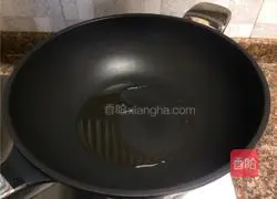 Illustration of how to make diced celery meat 4