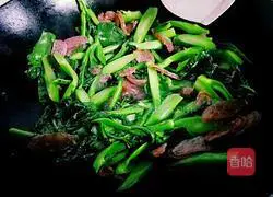 How to stir-fry kale with sausage Illustration 7