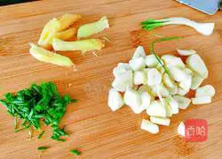 Onions and mushrooms and fried squid Practice illustration 6