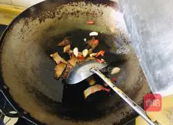 Illustration of how to make fried bacon with green garlic 2