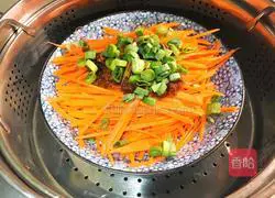 Illustration of how to make steamed shredded carrots with mushroom and beef sauce 4