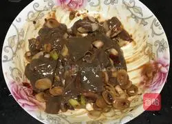 Illustration of how to cook pork liver and blood-skinned vegetables 4