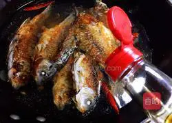 Illustration of how to cook crucian carp 10