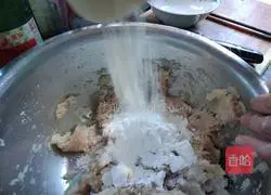Illustration of how to make handmade fish balls 10