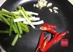 Illustration of how to make popcorn mushrooms with green onions 4