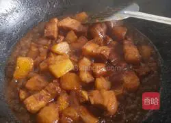 Illustration of how to make oil-free braised pork 7