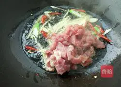 Illustration of how to make spicy mustard stir-fried shredded pork 6