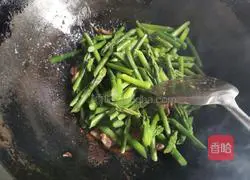 Illustration of how to make fried beef with asparagus 6