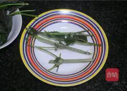 Illustration of how to steam crucian carp in perilla casserole 2