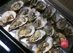 Illustration of how to make garlic roasted oysters 6