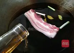 Illustration of how to make twice-cooked pork with double peppers 2