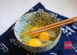 Okra Illustration of how to make scrambled eggs 2