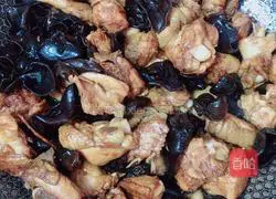 Illustration of how to cook chicken with fungus stew 7 