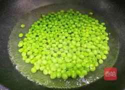 Nutritious and delicious pea stir-fried beef recipe 3