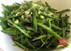 Illustration of how to make fried pork with pig ears, beans and shreds 5