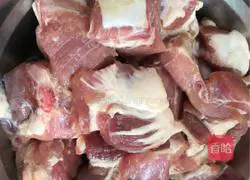 Illustration of how to make sweet and sour pork ribs 1