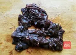 Illustration of how to stir-fry pork liver with green pepper 4