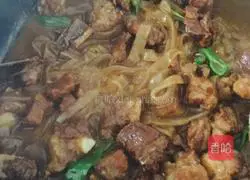 Illustration of how to make braised pork ribs with vermicelli 5