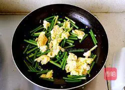 Illustration of how to stir-fry garlic moss with eggs 6