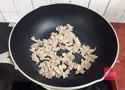 Illustration of making shredded pork with pickled mustard 9