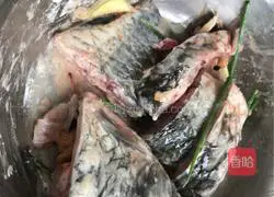 Illustration of how to make pickled fish 1