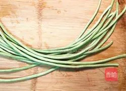 Illustration of how to make long beans stuffed with meat 4