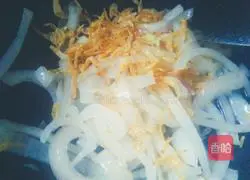 Illustration of how to make shredded shrimp skin and onions 3