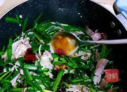 Illustration of how to make fried leeks with enoki mushrooms 21