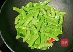 Illustration of how to make beef snow pea bento 9