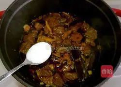 Illustration of home-style braised beef 13