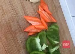 Illustration of making fat sausage 3