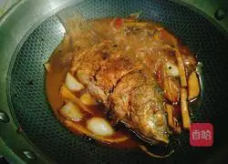 Illustration of how to cook carp with spices 6