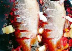 Illustration of how to make beer crucian carp 3