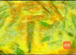 Illustration of how to make green bean omelette 4
