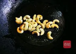Illustration of how to make cashew nut shrimp 2