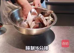 Illustration of how to make braised crispy mackerel 6