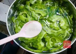 Illustration of how to make fried bitter melon with sliced meat 6