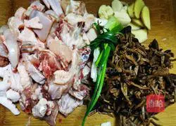 Illustration of braised chicken with tea tree mushroom 2