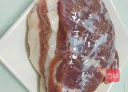 Illustration of how to make barbecued pork and egg fried green pepper bento 1