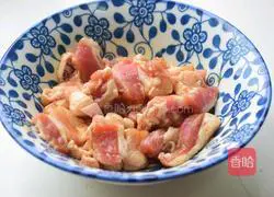 Illustration of how to make stir-fried pork belly with garlic moss 2