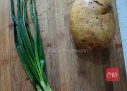 Illustration of how to make chopped green onion and shredded potatoes 1