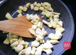 Illustration of how to make green pepper and spicy chicken 5